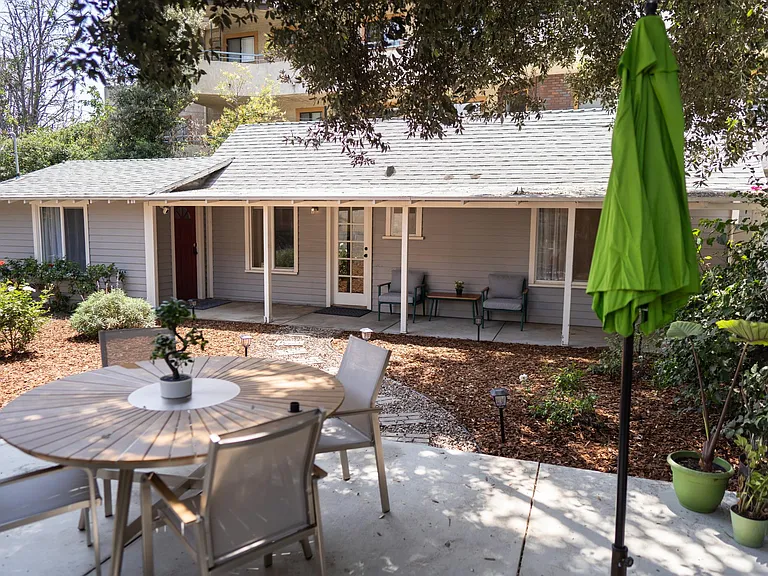 1058 Allen Ave — Photo 43