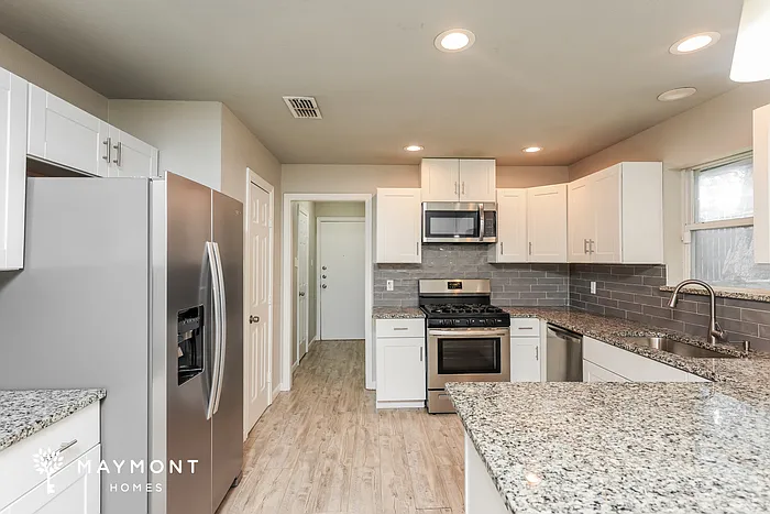 1019 Bluffview Dr — Photo 8