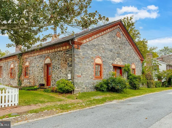 2423 Pickwick Rd, Baltimore, MD 21207