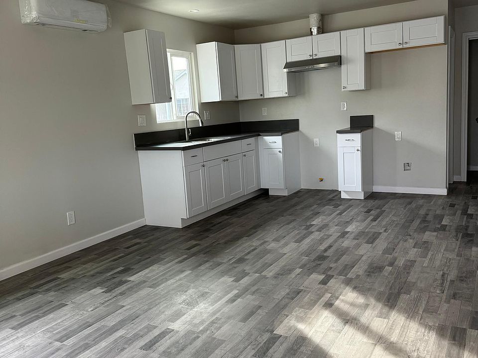 1st image of 3624 Walnut St #4