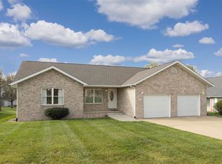 750 Wayne St, Carlyle, IL