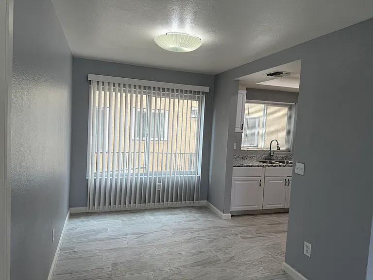 2255 E Sunrise Ln #B — Photo 31