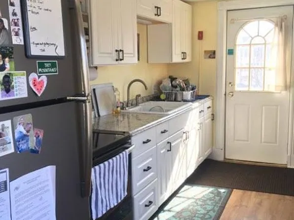 48 4th St, Dover, NH