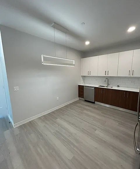 Residences at Sharon Gallery — Photo 104