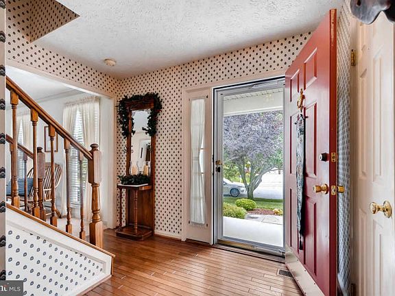 3rd image of 807 Van Dyke Ln