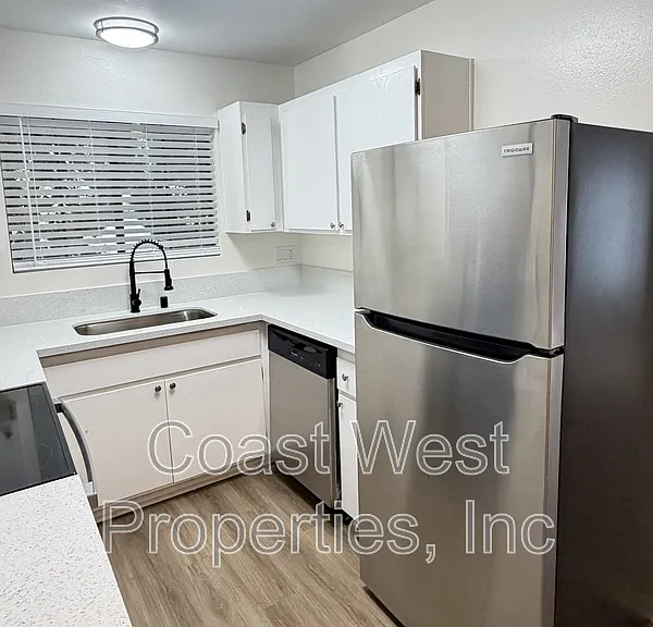382 Acacia Ave #G — Photo 3