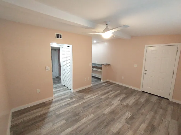 135 NW Shannon Ave — Photo 6
