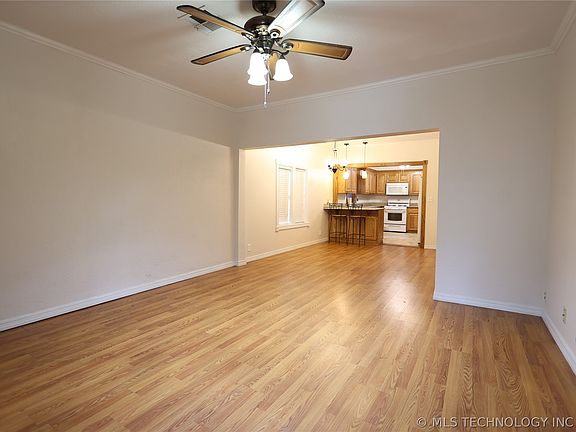 2nd image of 918 W Wyandotte Ave