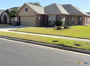 105 Palomino Ln, Victoria, TX 77904