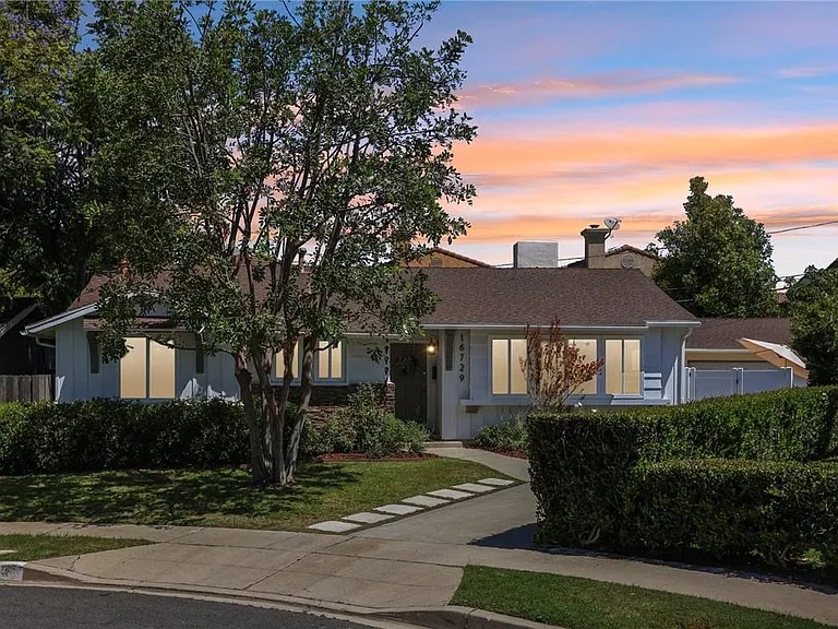 16729 Archwood St — Photo 32