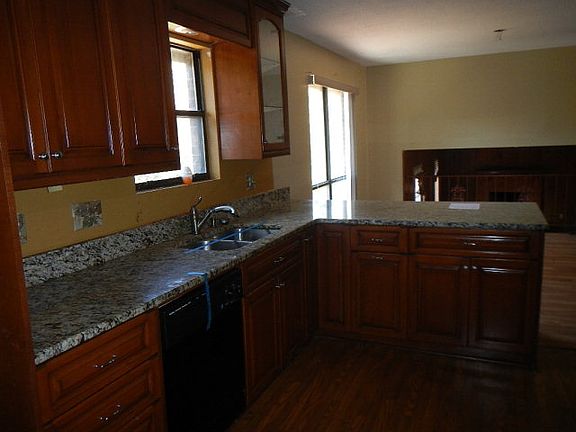 3rd image of 3781 Fairington Dr
