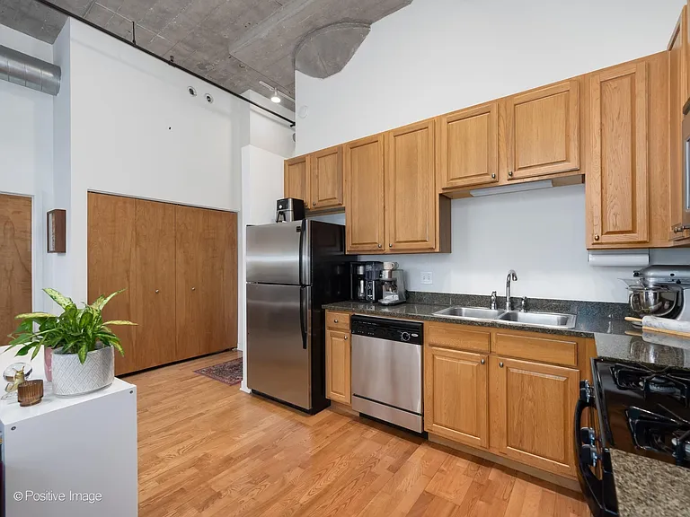 3963 W Belmont Ave #104 — Photo 3