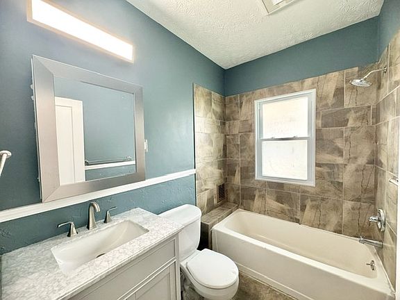 3rd image of 1585 Wagar Ave #1585