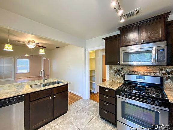 2nd image of 522 N Meadowlane Dr
