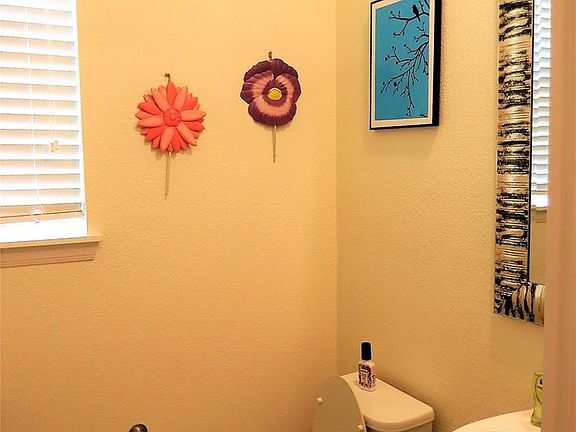 BATHROOM MAIN LEVEL