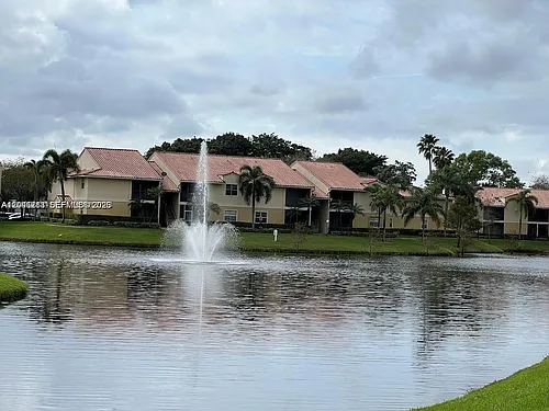 1227 SW 46th Ave #304 Photo 1