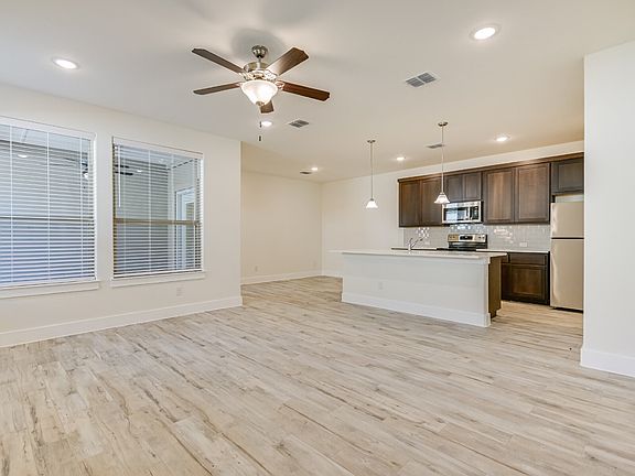 3rd image of 456 Parkline Dr