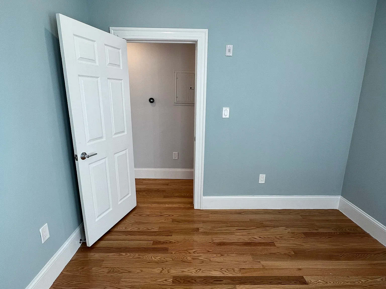 3 bed, 9999 sqft, $4,395 — Photo 2