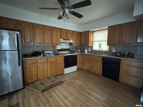 5th image of 620 S Park Dr