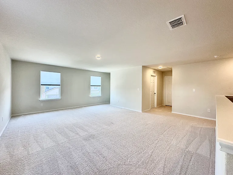 10235 Crossbuck — Photo 16
