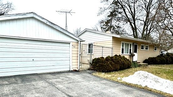 2nd image of 902 Chippewa Cir