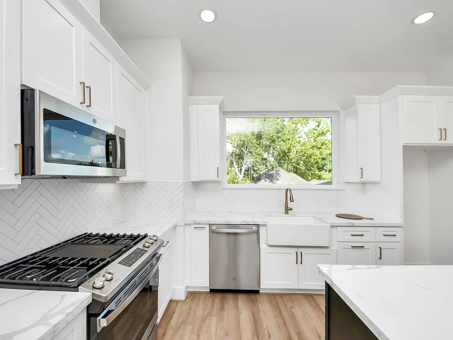 3 bed, 3.5 bath, 1872 sqft, $2,499 — Photo 3