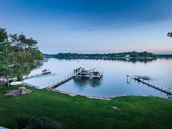 3rd image of 5405 Lake Sarah Heights Dr