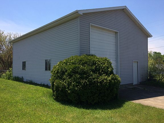 2nd image of 3122 Long Lake Rd