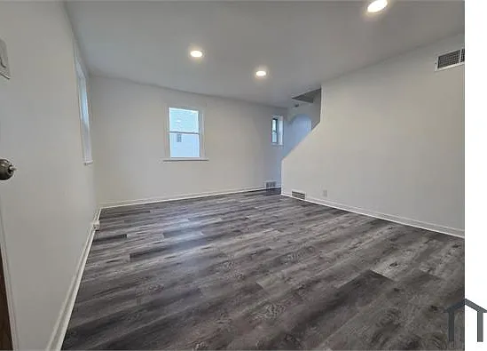 3 bed, 1100 sqft, $1,900 — Photo 3