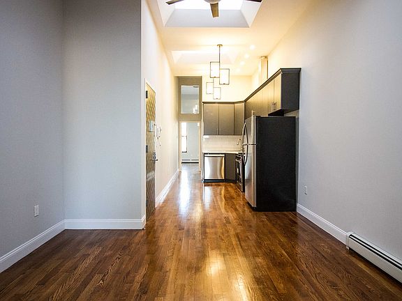 2nd image of 170 Wyckoff Ave APT 3L