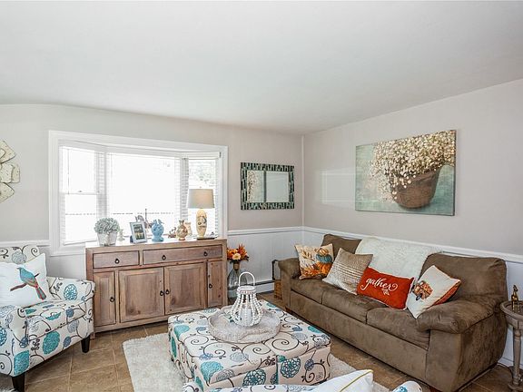 5th image of 28 University Heights Dr