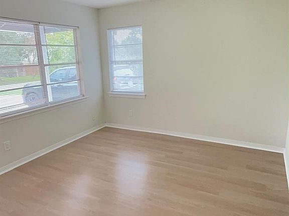 5th image of 821 Evanston St