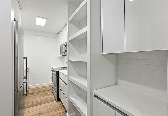 3rd image of 315 W 57th St APT 5D