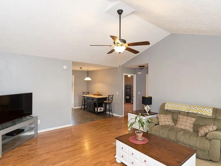 1175 Gardendale Dr — Photo 6