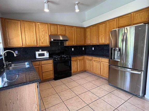 5th image of 1171 W Goldfinch Way