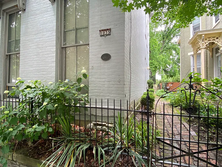 1035 Russell St #4 — Photo 1