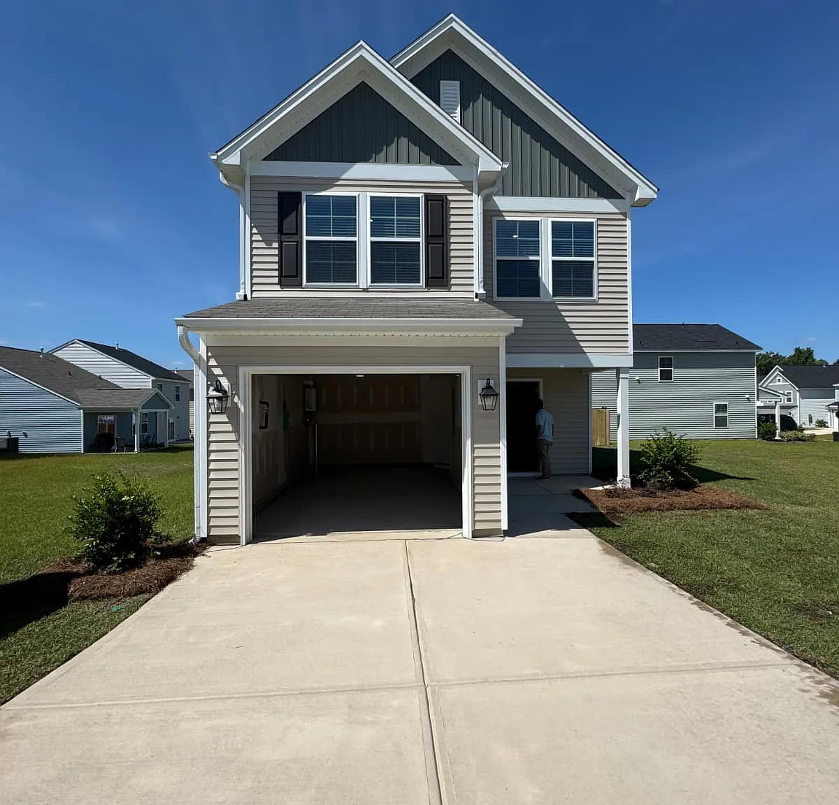 3 bed, 1476 sqft, $2,400 — Photo 1