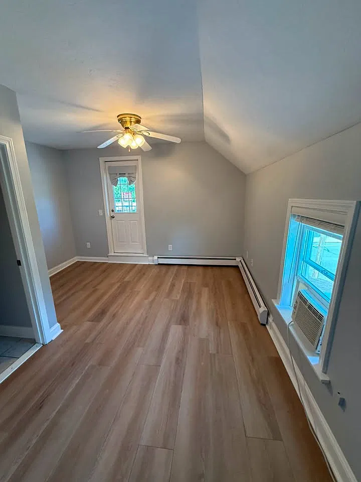 Studio, $1,250 — Photo 3