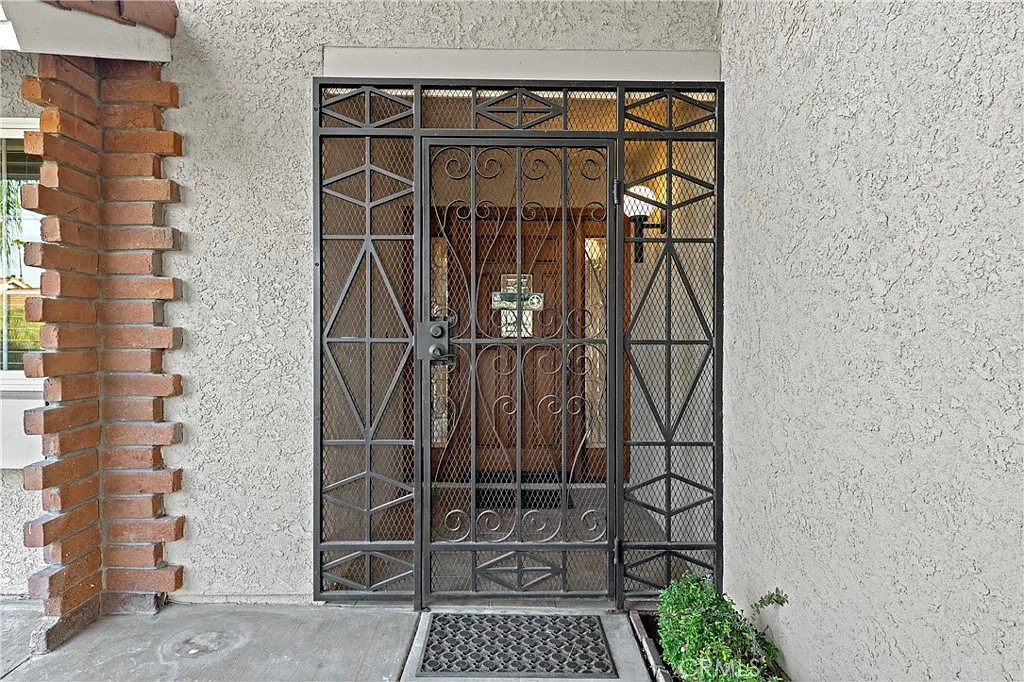 2 bed, 2.0 bath, 1612 sqft, $2,300 — Photo 3
