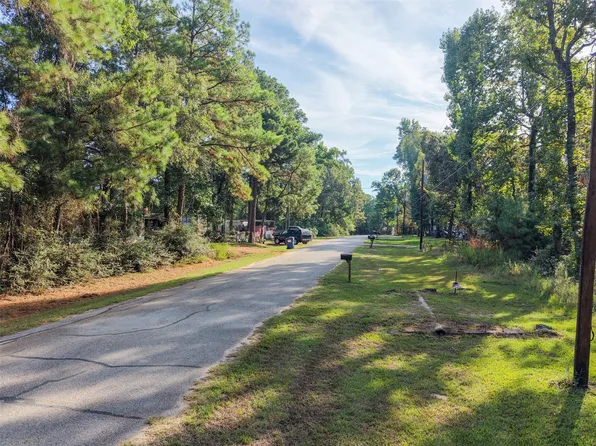 562 Magnolia Park, Onalaska, TX 77360