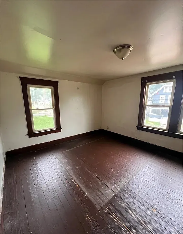2 bed, 999 sqft, $700 — Photo 1