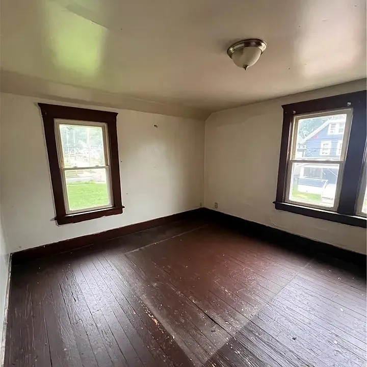107 W Dalton St