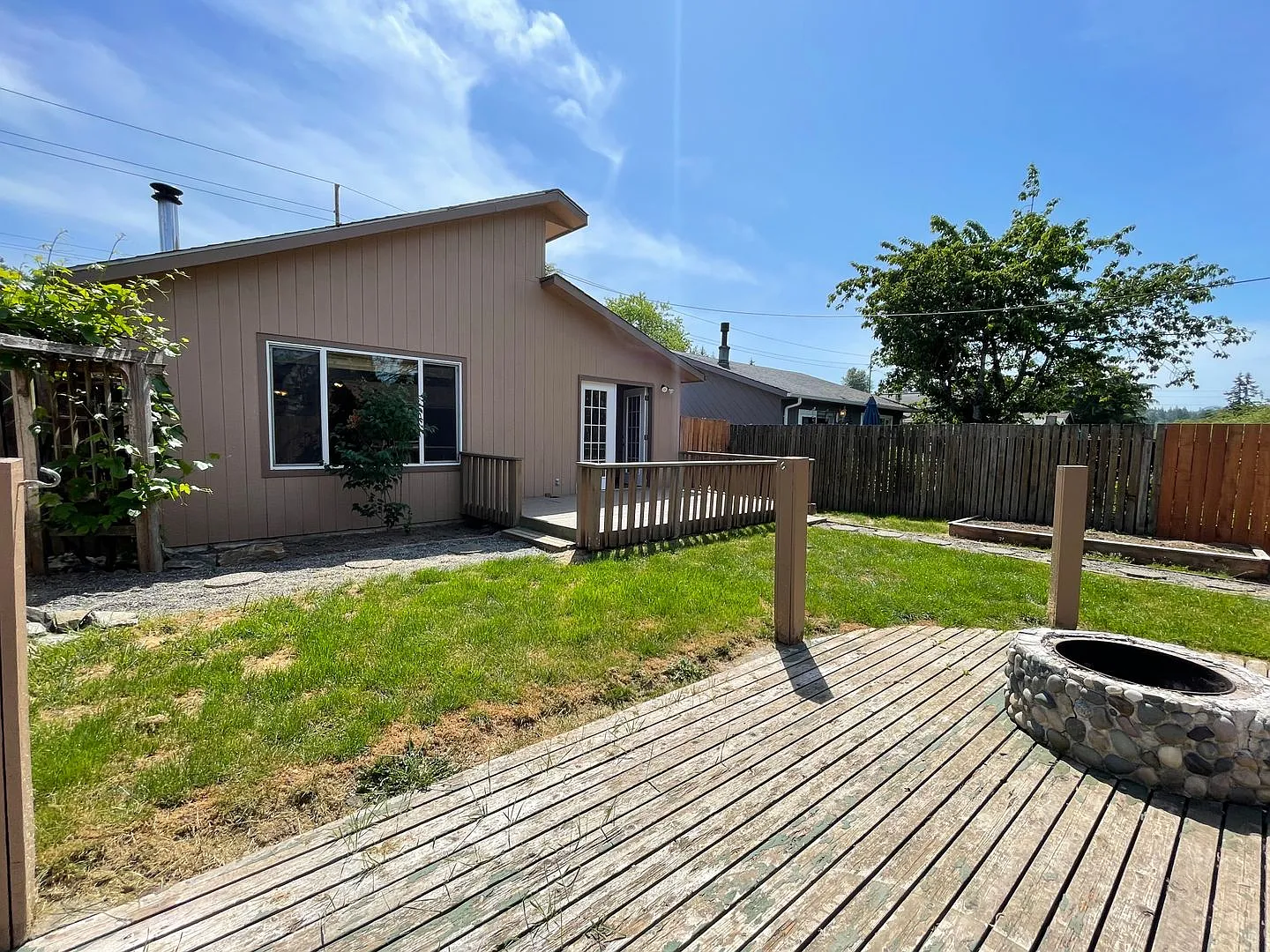 2725 Saint Clair St photo 1