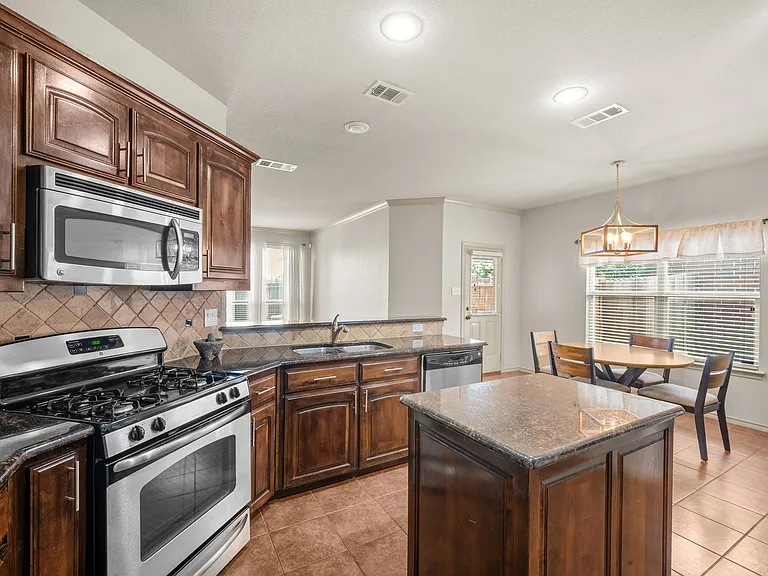 5701 Paluxy Sands Trl — Photo 3