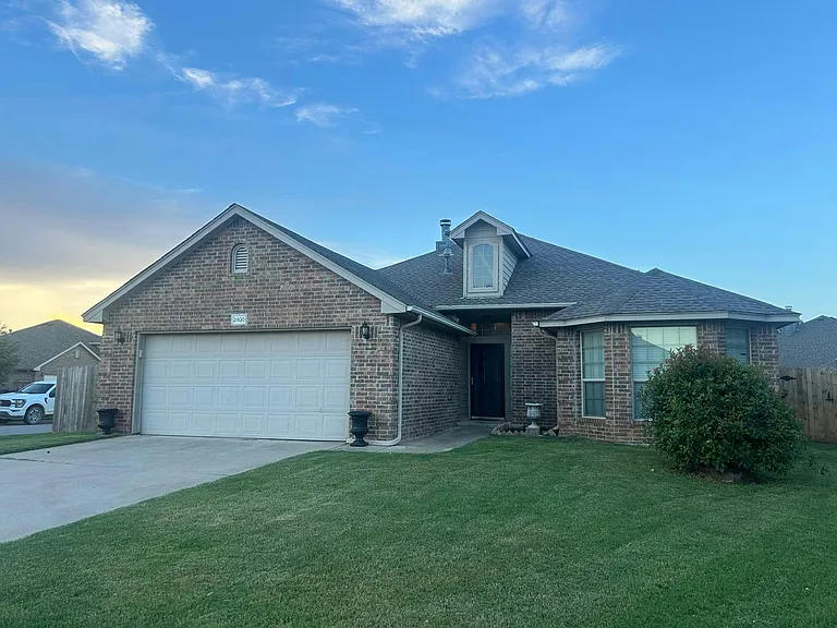2400 Rookhaven Ln — Photo 11