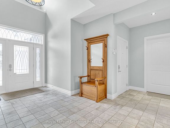 5th image of 82 Bell Dr