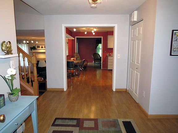 5th image of 456 Leicester St
