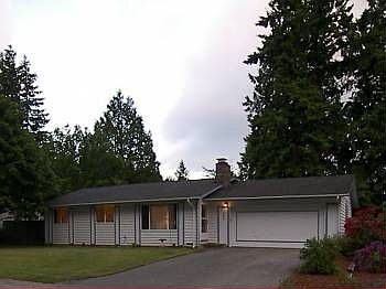 3rd image of 703 NE Cottonwood Dr