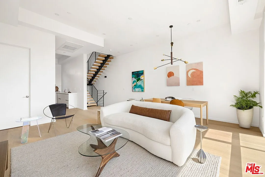 2 bed, 2.5 bath, 1730 sqft, $6,900 — Photo 3