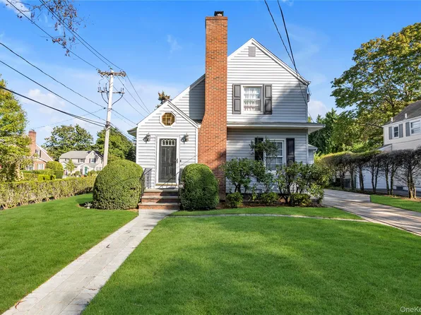 31 Chester Avenue, Stewart Manor, NY 11530